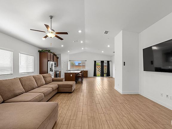 5th image of 3415 Falling Brook Ln