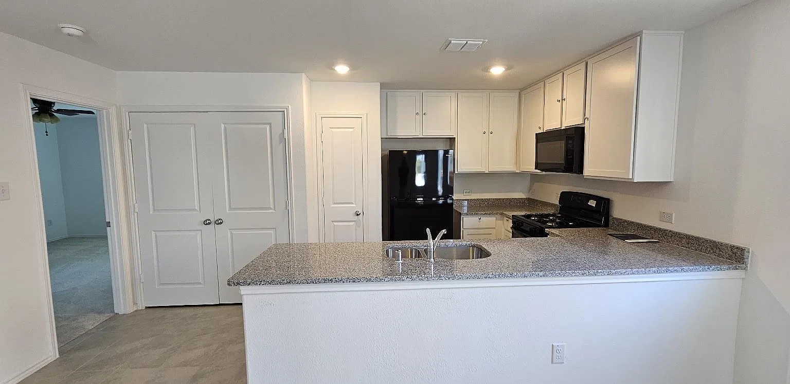 3 bed, 1267 sqft, $1,799 — Photo 2