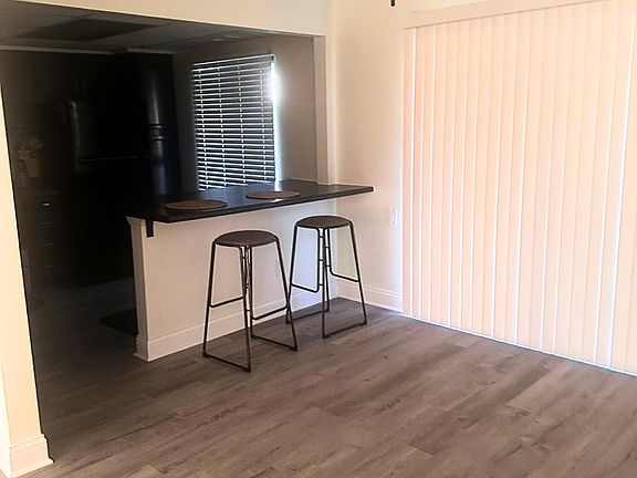 5th image of 347 E 60th Dr