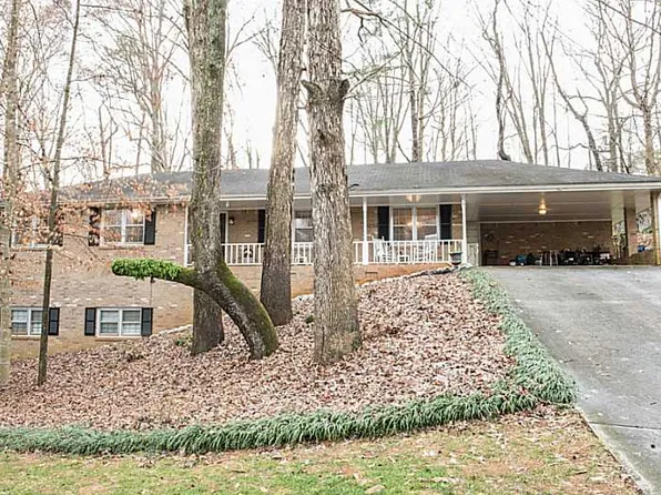 1717 Grandeus Ln, Stone Mountain, GA 30087