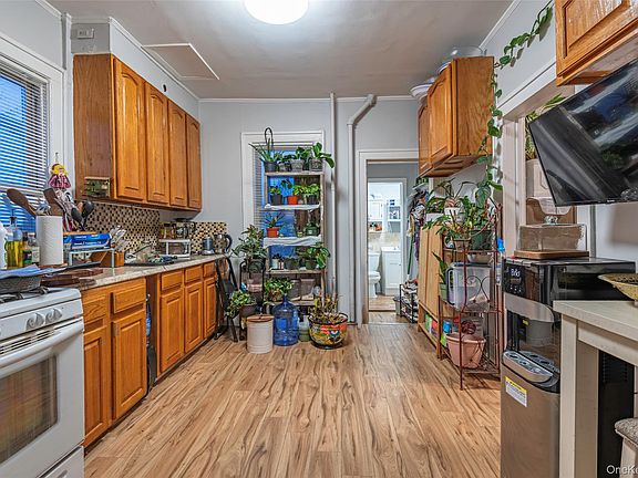 5th image of 1060 Midland Street