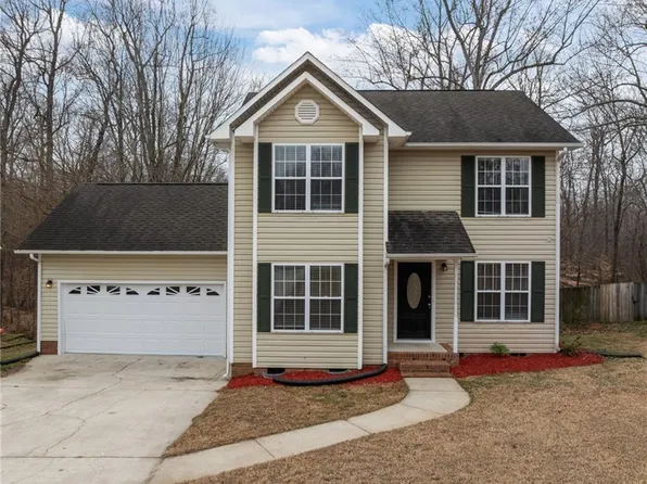 2017 Priya St, Thomasville, NC 27360