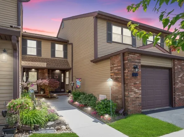 92 Bayberry Dr, Franklin Twp., NJ 08873