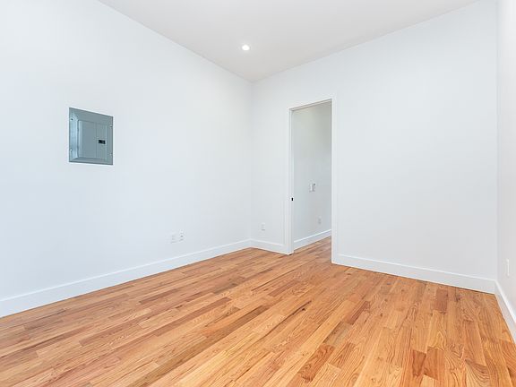 4th image of 236 Montrose Ave #2A