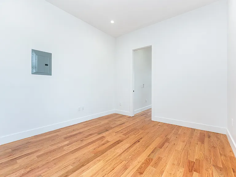 236 Montrose Ave #2A — Photo 4
