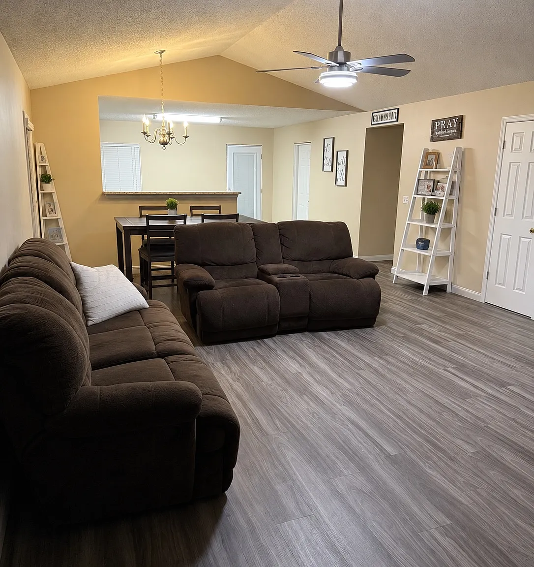 3 bed, 1608 sqft, $2,000 — Photo 2