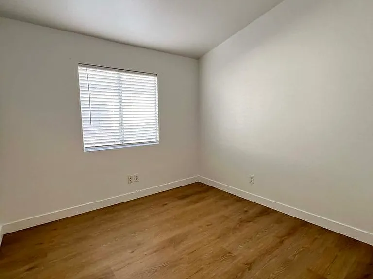 7116 Old Village Ave — Photo 11