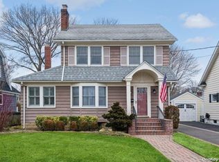 79 Linden St, Rockville Centre, NY 11570