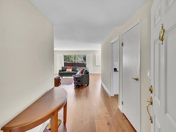 5th image of 448 Oak Brook Lane