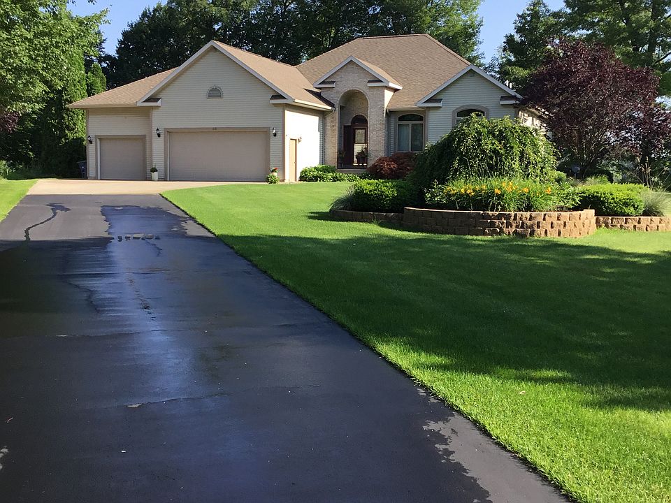 1st image of 63 Dennis Ave