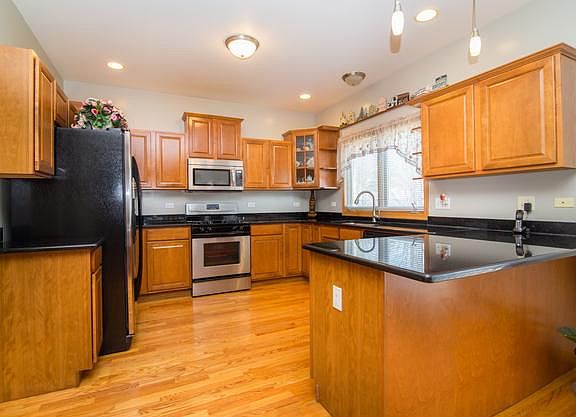 3rd image of 8031 Narragansett Ave