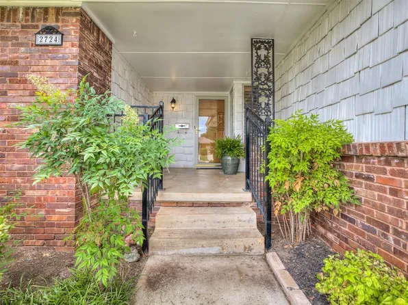 2724 Lakeside Dr, Village, OK 73120