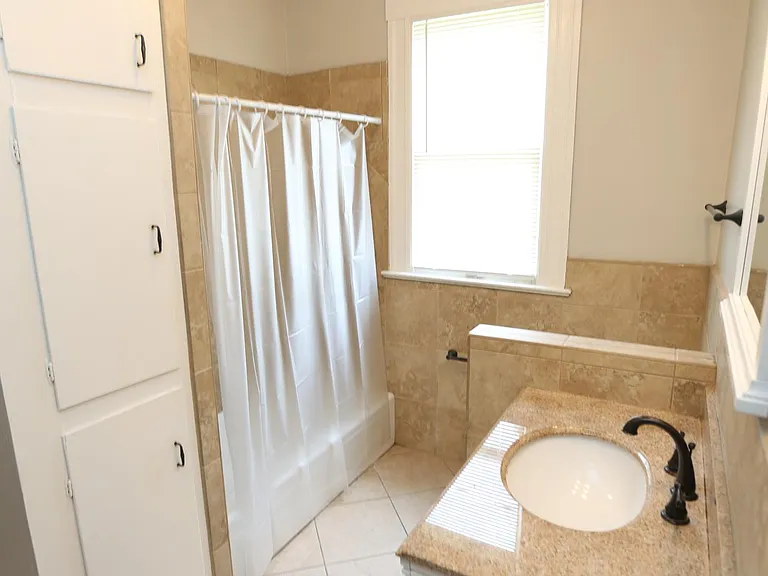 106 S Summit St — Photo 8
