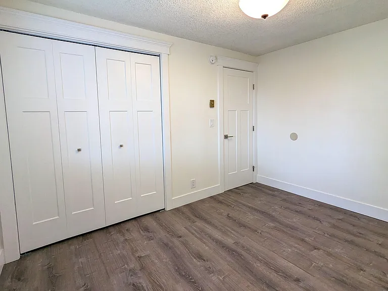 215 SW Kalmia St #D — Photo 17
