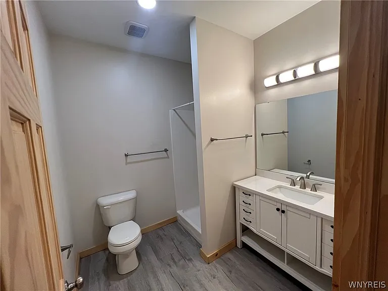 15 Commerce Dr #3 — Photo 3