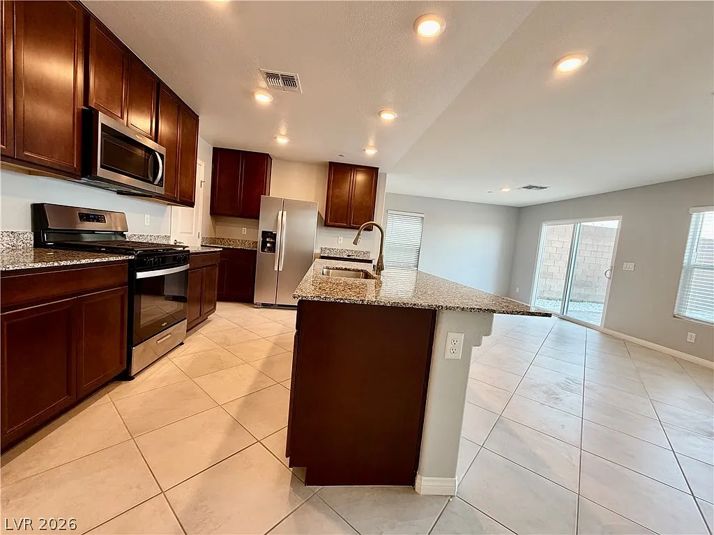 3 bed, 2.5 bath, 1747 sqft, $2,195 — Photo 4