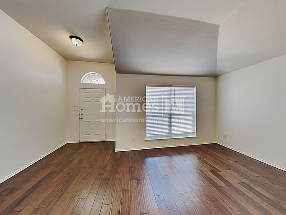 3rd image of 315 Nocona Dr