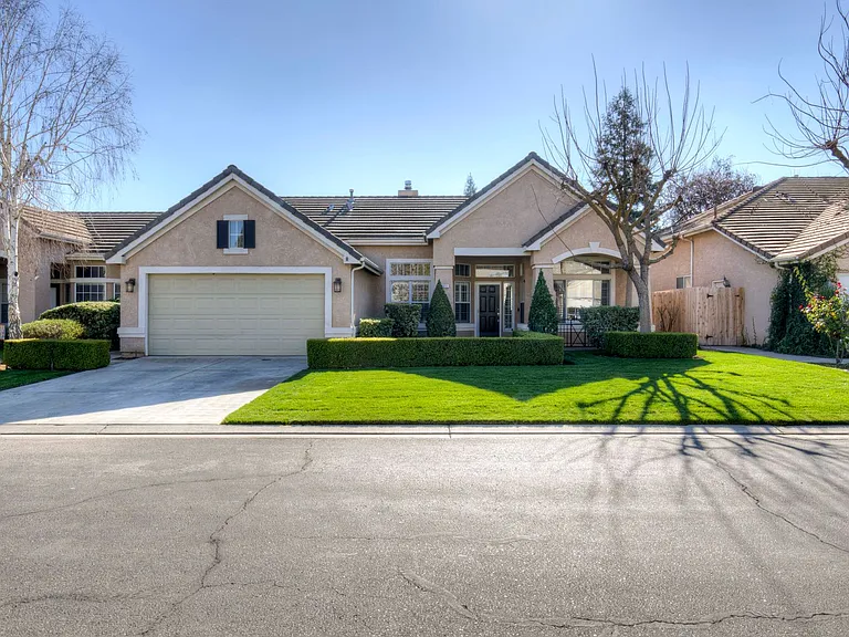 4611 W Rio Bravo Dr — Photo 1