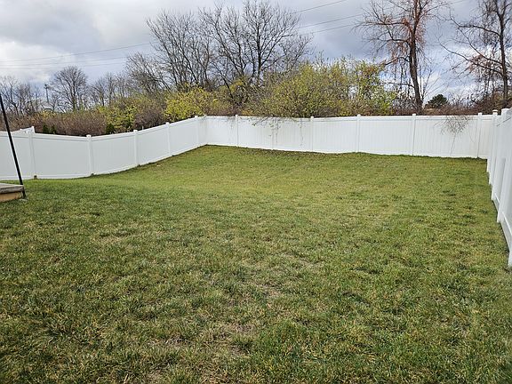 3rd image of 227 Barrington Ln