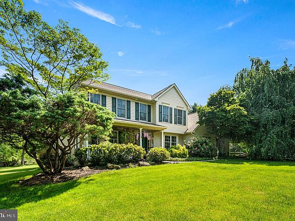 4th image of 44 Red Oak Dr