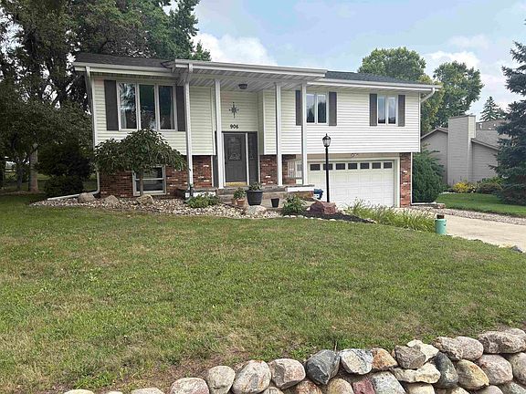 2nd image of 906 6th St