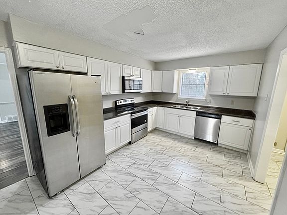 5th image of 4964 Barkshire Dr