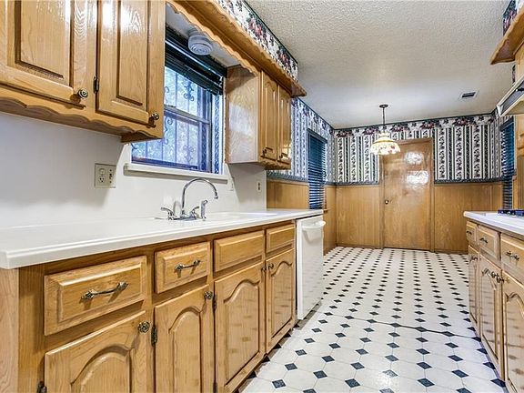 4th image of 1839 Shady Glen Ln