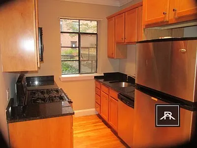 95 Strathmore Rd #1 — Photo 10