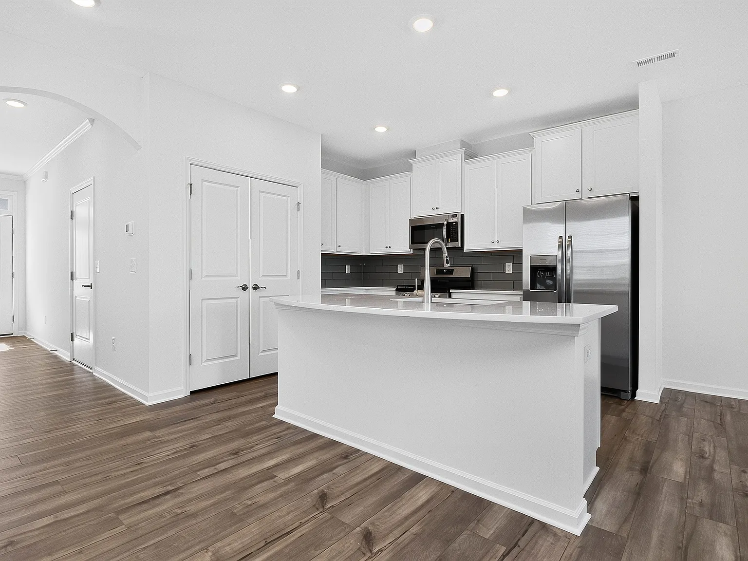 3 bed, 1700 sqft, $2,400 — Photo 4