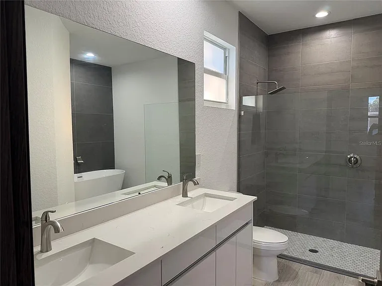 3050 Wentworth St — Photo 10