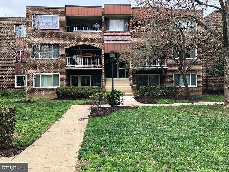 2nd image of 458 Girard St #393