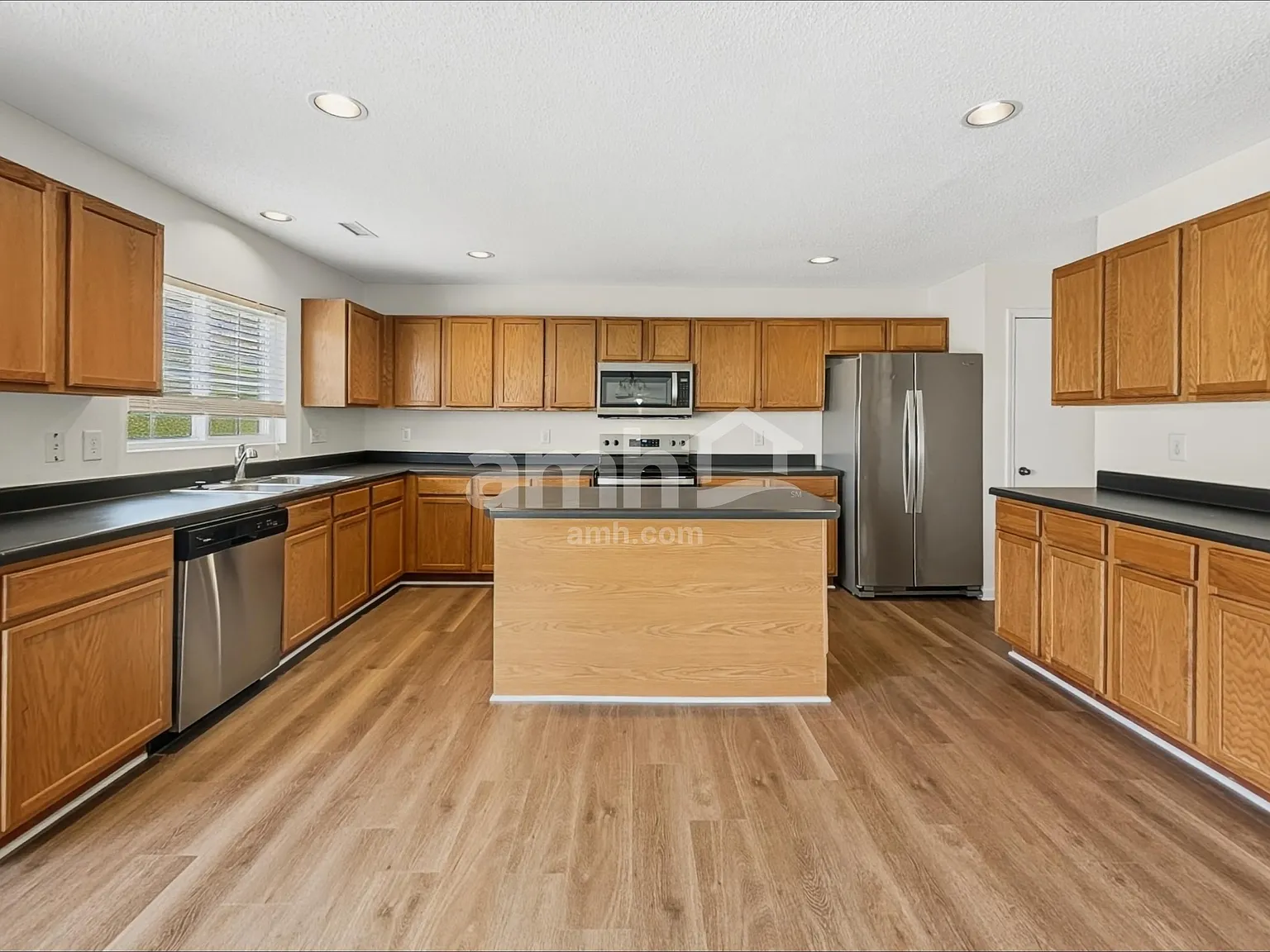 3 bed, 2.5 bath, 2201 sqft, $2,000 — Photo 4