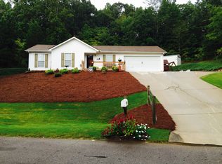 6816 Summit View Dr, Flowery Branch, GA 30542