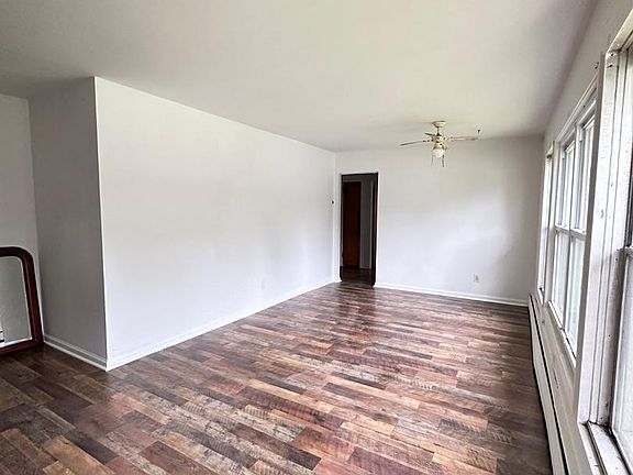 5th image of 238 S Governors Blvd