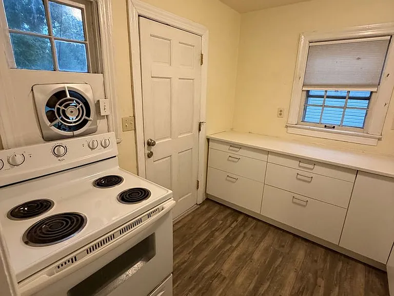 81 E Park Pl — Photo 5