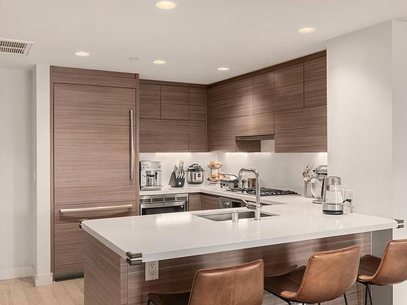 4th image of 583 Battery St APT 205N