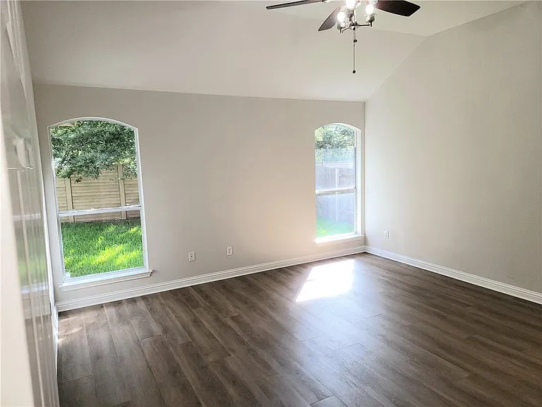 2833 Checker Dr — Photo 12