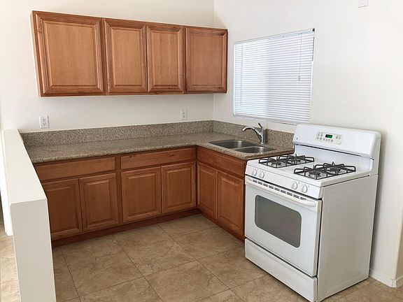 4th image of 1790 N Allen Ave #A
