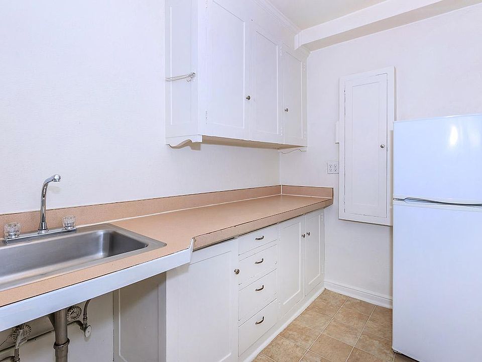 AMPLE STORAGE SPACE HERE IN SEATTLE, WASHINGTON