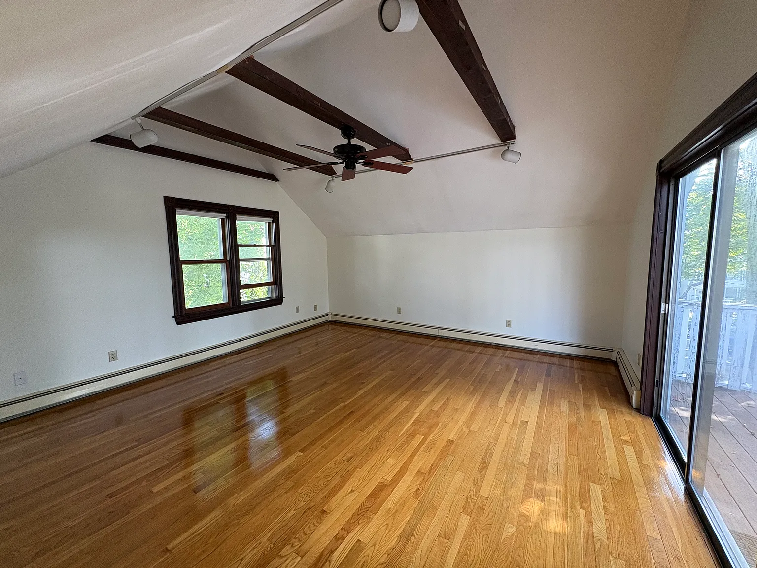 4 bed, 1.5 bath, 1300 sqft, $4,000 — Photo 2