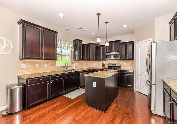 5th image of 3417 Yarmouth Ln