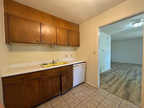 4th image of 907 E 12th Ave #124