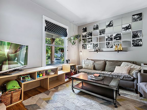 4th image of 709 Gunderson Ave