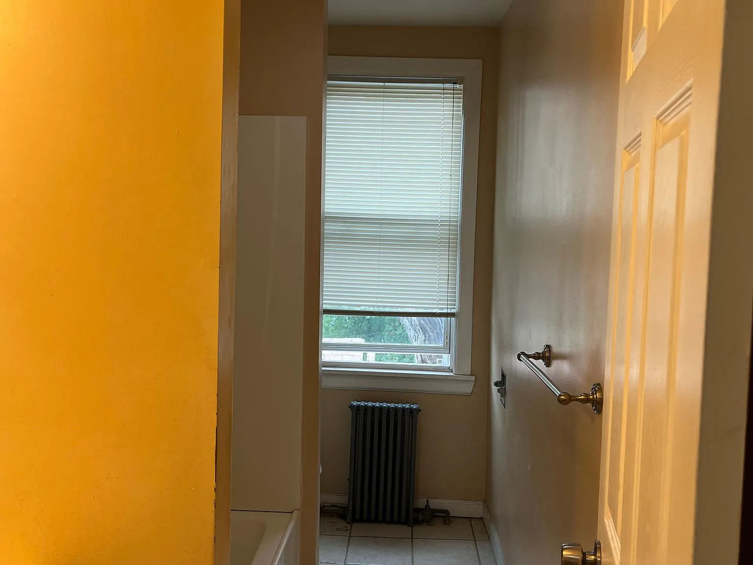 3 bed, 1200 sqft, $1,700 — Photo 3