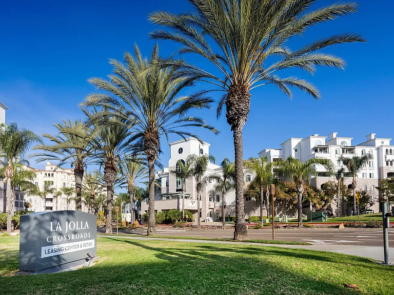 La Jolla Crossroads Apartments — Photo 16