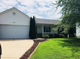 572 Prentice Dr, Saint Peters, MO 63376