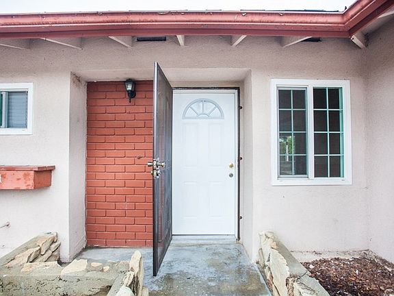 5th image of 1011 Hartview Ave