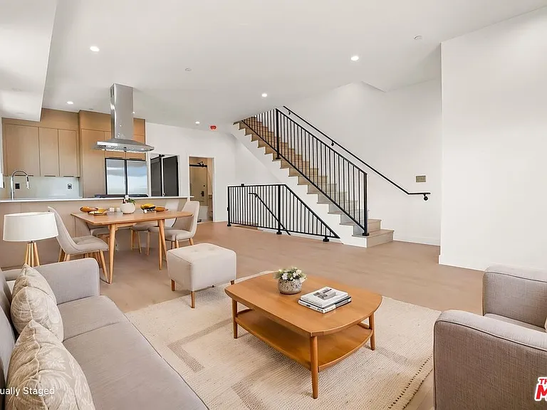 2133 S Longwood Ave — Photo 1