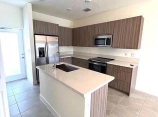 8201 NW 41st St #3033, Miami, FL 33166