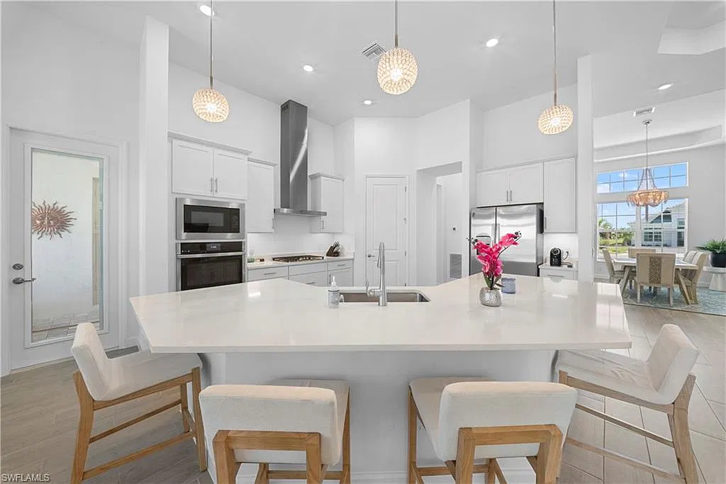 3 bed, 3.0 bath, 2815 sqft, $10,500 — Photo 3